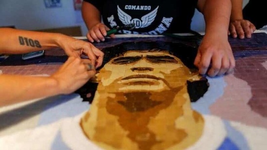Maradona's fans remember the idol with a colorful memorial in Buenos Aires.(Reuters)