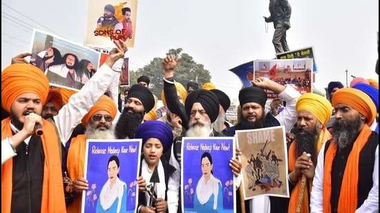 A protest against the arrest of labour activist Nodeep Kaur at Hall Gate in Amritsar, Punjab, on February 15. (Sameer Sehgal/HT Photo)