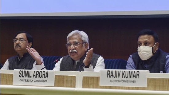 Chief Election Commissioner Sunil Arora (centre) with Election Commissioners Sushil Chandra (left) and Rajiv Kumar at a press conference in New Delhi, Friday. (PTI)