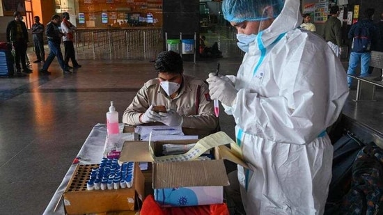 Delhi conducted 62,768 tests, as per Friday’s bulletin, of which 41,775 used the gold standard RT-PCR method, while the rest used the rapid antigen method.(AFP Photo)