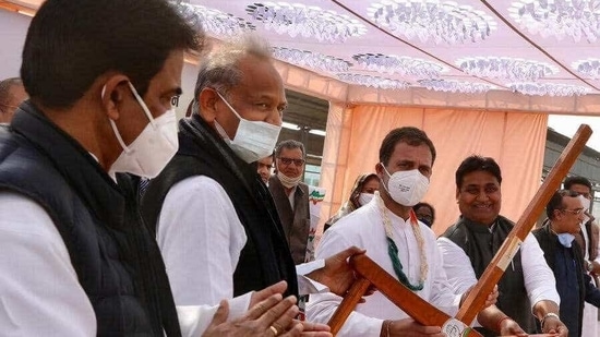 Rahul Gandhi at kisan mahapanchayat in Rajasthan. (HT Photo) Rahul Gandhi at kisan mahapanchayat in Rajasthan. (HT Photo)