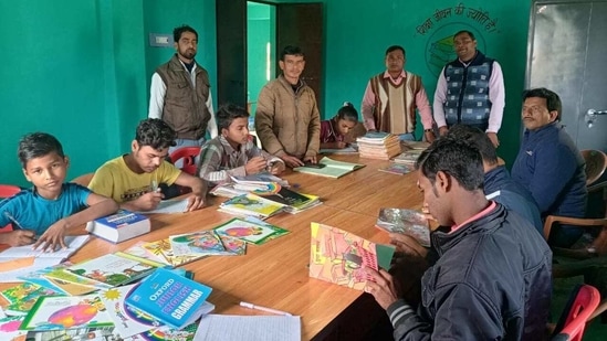 Panchayat libraries in Jamtara have given youth hope of a better future.(HT Photo)