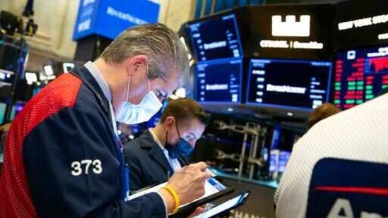The Treasury note yield rose above S&P 500 dividend yield, wiping out the stock market yield's strong advantage.(AP) The Treasury note yield rose above S&P 500 dividend yield, wiping out the stock market yield's strong advantage.(AP)