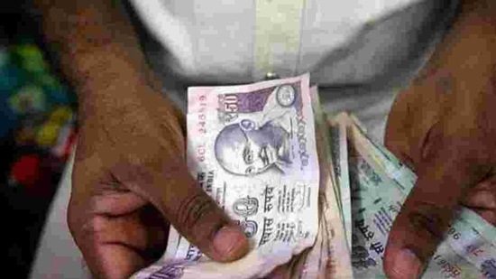The man was detained and the currency notes were sent to the bank in neighbouring Basti district for detailed investigation, police said, adding it was later confirmed that the notes were fake. (Representative Image)(REUTERS)