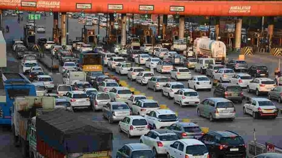 The petitioner also challenged the decision to impose fines for not fitting FASTags even when vehicles are not driven on highways. (Representative Image)(HT Photo | Representational image) The petitioner also challenged the decision to impose fines for not fitting FASTags even when vehicles are not driven on highways. (Representative Image)(HT Photo | Representational image)
