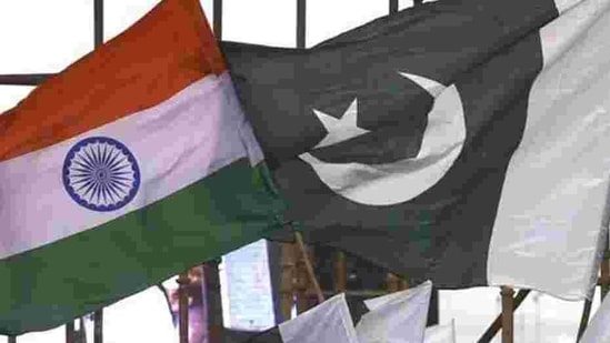 India and Pakistan on Thursday announced that they have agreed to strictly observe all agreements on ceasefire along the Line of Control (LoC) in Jammu and Kashmir and other sectors. (Representative Image)(HT Representative Photo)