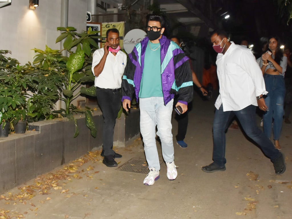 Ranveer Singh spotted in Mumbai.(Varinder Chawla) Ranveer Singh spotted in Mumbai.(Varinder Chawla)