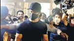 Actor Hrithik Roshan arrived at the crime intelligence unit office at 11.40am and left three hours later. (Bhushan Koyande /HT) Actor Hrithik Roshan arrived at the crime intelligence unit office at 11.40am and left three hours later. (Bhushan Koyande /HT)