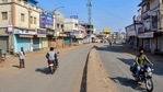 A deserted street in Amravati during its seven-day lockdown.(PTI) A deserted street in Amravati during its seven-day lockdown.(PTI)
