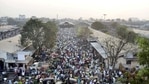 Crowd at a vegetable market in Maharashtra's Solapur amid Covid-19 surge.(PTI) Crowd at a vegetable market in Maharashtra's Solapur amid Covid-19 surge.(PTI)