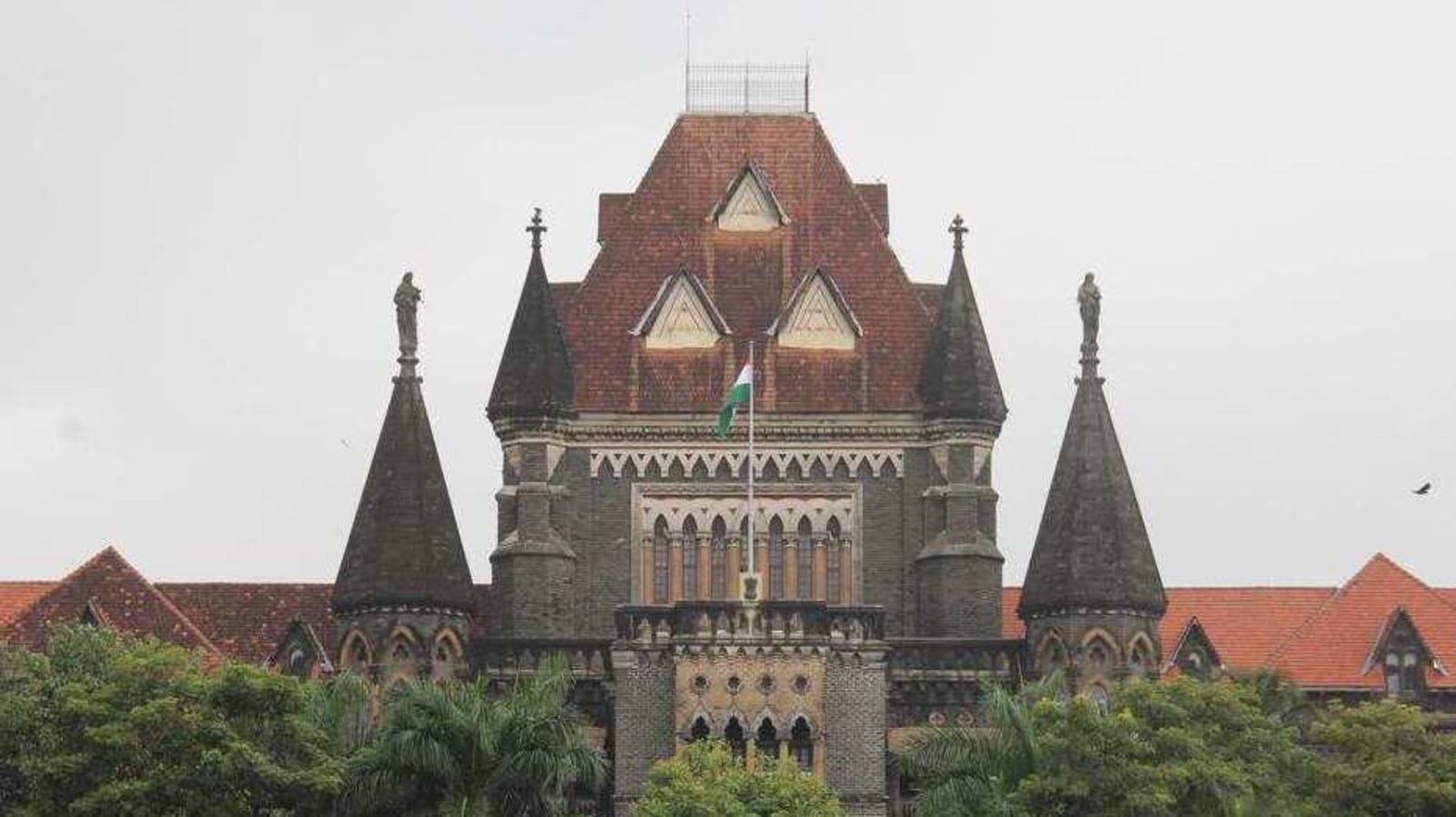 Bombay High Court refuses to hear case after lawyer removes mask in ...