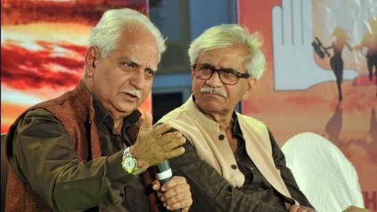 (L to R )Ramesh Sippy and Jabbar Patel during inauguration of Raj Kapoor Pavillion at Piff forum at City Pride ,Kothrud in Pune, on January 12, 2018. (HT FILE PHOTO)