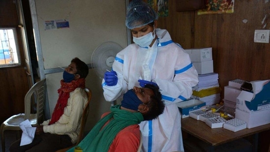 The number of tests per day in the state has increased from 35,000 to 80,000 since February 14 due to a spike in cases in some districts, officials said.(HT Photo) The number of tests per day in the state has increased from 35,000 to 80,000 since February 14 due to a spike in cases in some districts, officials said.(HT Photo)