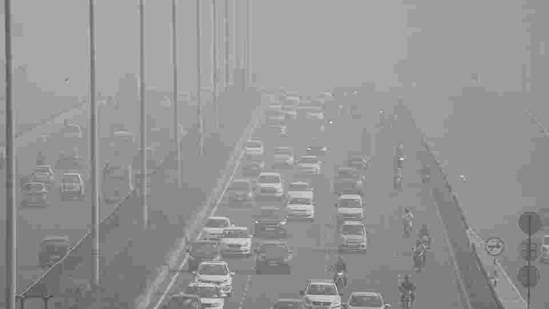 The average 24-hour AQI at 4 pm on Saturday was 301 in Noida, 295 in Ghaziabad, 292 in Greater Noida, 260 in Faridabad and 260 in Gurgaon, according to CPCB’s Sameer app.(PTI file photo) The average 24-hour AQI at 4 pm on Saturday was 301 in Noida, 295 in Ghaziabad, 292 in Greater Noida, 260 in Faridabad and 260 in Gurgaon, according to CPCB’s Sameer app.(PTI file photo)