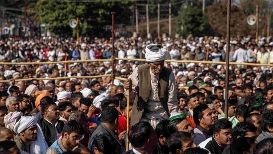 The protests which have entered its 93rd day on Sunday continue as no new dates for discussions between the government and farmers’ unions have been declared.