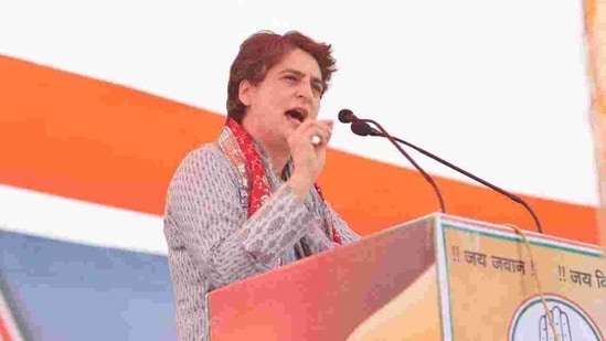 Congress general secretary Priyanka Gandhi Vadra addressing the Kisan Panchayat in Mathura on Tuesday,(HT File Photo)