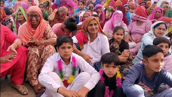 Villagers protest on Fazilka-Abohar road in Fazilka on Sunday. (Sanjeev Kumar/HT)