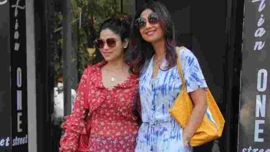 Shamita, on the other hand, opted for a red floral print asymmetric dress which she teamed with a red bag and a pair of slippers.(Varinder Chawla)