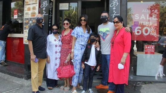 Shilpa's entire family came together for lunch after the actor returned from her Maldives vacation.
