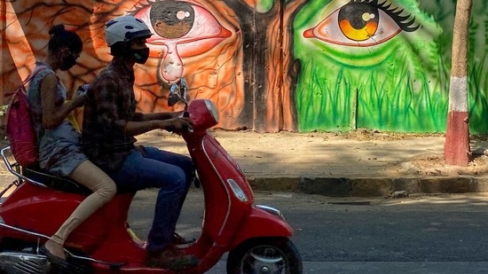 According to the Centre, the six states of Maharashtra, Kerala, Punjab, Karnataka, Tamil Nadu, and Gujarat contributed to 86.37 per cent of fresh Covid-19 cases in the country in the last 24 hours.(AFP) According to the Centre, the six states of Maharashtra, Kerala, Punjab, Karnataka, Tamil Nadu, and Gujarat contributed to 86.37 per cent of fresh Covid-19 cases in the country in the last 24 hours.(AFP)