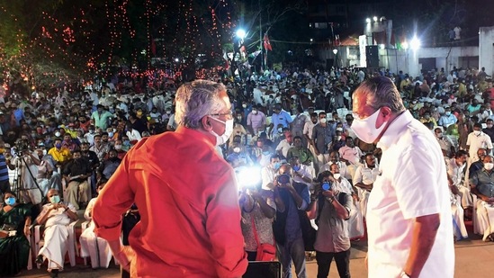 Kerala Chief Minister Pinarayi Vijayan and CPI leader Binoy Viswam (left) during the coclusion of the southern leg of the LDF's Vikasana Munnetta Jataha in Thiruvananthapuram.(PTI) Kerala Chief Minister Pinarayi Vijayan and CPI leader Binoy Viswam (left) during the coclusion of the southern leg of the LDF's Vikasana Munnetta Jataha in Thiruvananthapuram.(PTI)