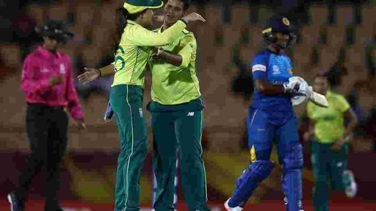 Sune Luus of South Africa congratulates Moseline Daniels(ICC Photo) Sune Luus of South Africa congratulates Moseline Daniels(ICC Photo)