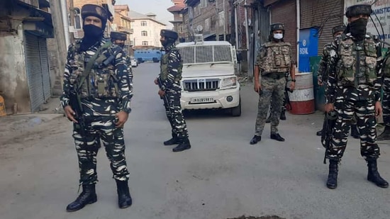 Police and CRPF are carrying out the operation, said the Jammu and Kashmir Police.(Waseem Andrabi Hindustan/Times) Police and CRPF are carrying out the operation, said the Jammu and Kashmir Police.(Waseem Andrabi Hindustan/Times)