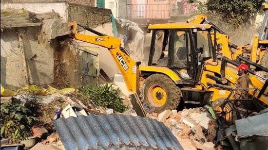 The action was taken against at least 70 to 80 illegal shanties, homes and shops, said officials. (HT PHOTO) The action was taken against at least 70 to 80 illegal shanties, homes and shops, said officials. (HT PHOTO)