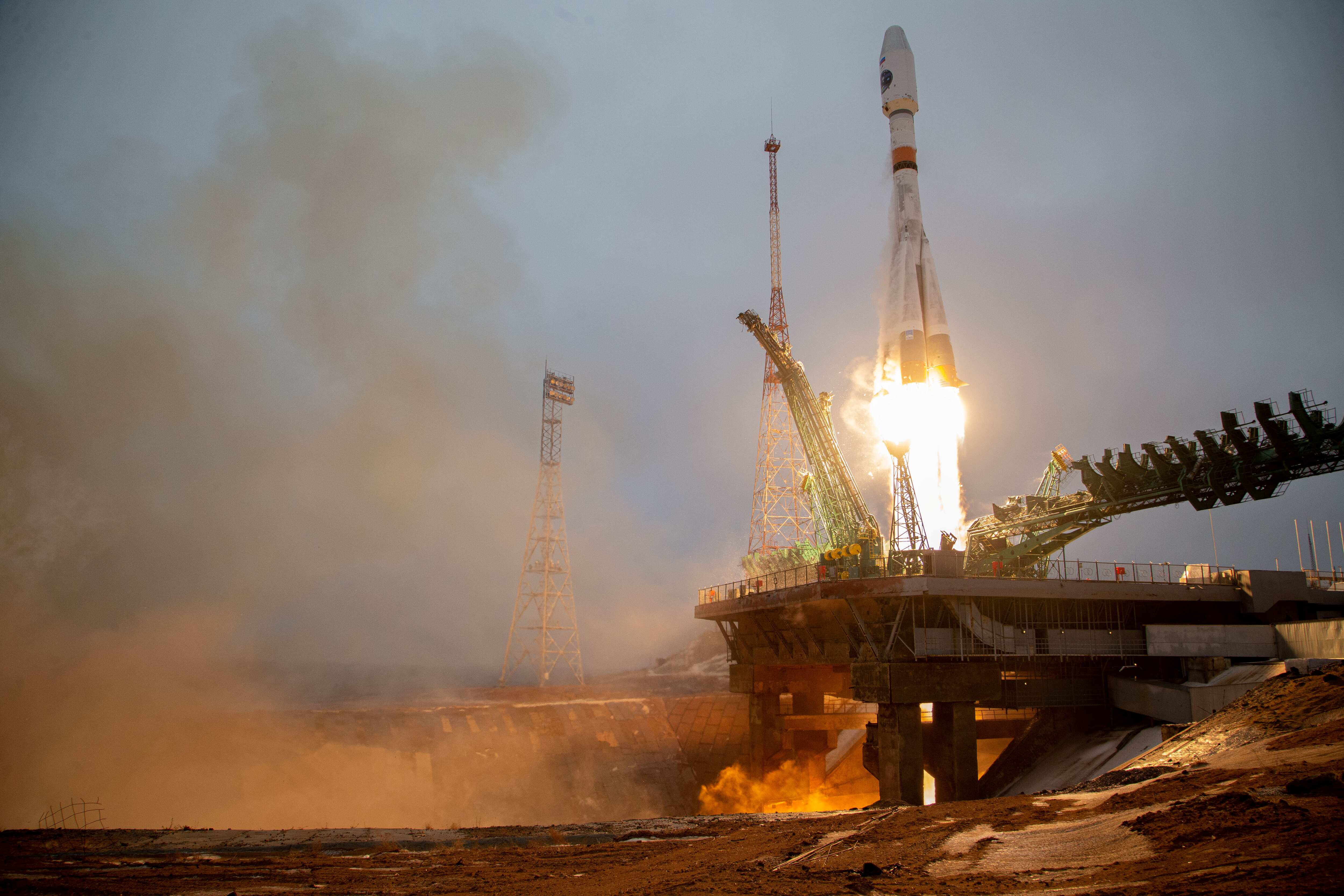 Rusia lanza el satélite espacial Arctica-M para monitorear el clima en el Ártico