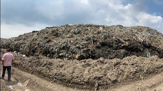 The main garbage dump on Tajpur road in Ludhiana on Monday. (Gurpreet Singh/HT)