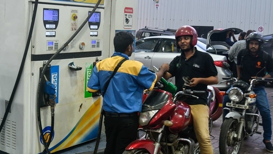 Petrol and diesel prices vary from state to state, due to various taxes levied by the central government and the state government concerned.(HT Photo) Petrol and diesel prices vary from state to state, due to various taxes levied by the central government and the state government concerned.(HT Photo)