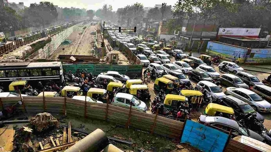 Both the underpass and the flyover extension projects are aimed at decongesting Ashram Chowk where vehicles are seen waiting for hours in traffic jams even during non-peak hours.(HT Photo) Both the underpass and the flyover extension projects are aimed at decongesting Ashram Chowk where vehicles are seen waiting for hours in traffic jams even during non-peak hours.(HT Photo)