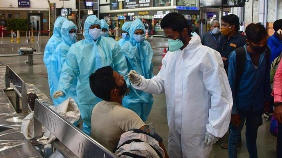 Maharashtra, the state worst-affected by the Covid-19 pandemic, reported the maximum daily new fatalities - 62 - followed by Kerala with 15 deaths on Monday.(HT Photo) Maharashtra, the state worst-affected by the Covid-19 pandemic, reported the maximum daily new fatalities - 62 - followed by Kerala with 15 deaths on Monday.(HT Photo)