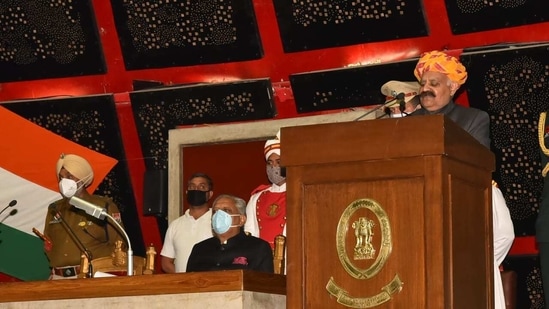 Addressing the House, the Punjab Governor said, "My government is fully alive to the concerns of the farmers in the State as they are the pivot of the state's economy. We will not let the farmers and the farm workers suffer in any manner."(Twitter/@vpsbadnore) Addressing the House, the Punjab Governor said, "My government is fully alive to the concerns of the farmers in the State as they are the pivot of the state's economy. We will not let the farmers and the farm workers suffer in any manner."(Twitter/@vpsbadnore)