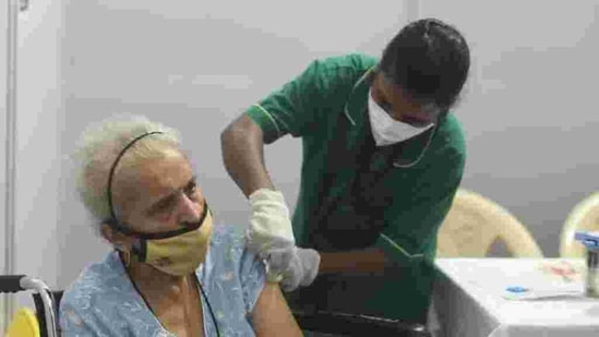 BKC Jombo's timing for Covid-19 vaccination is from 9 am to 5 pm. Satish Bate/HT(Satish Bate/HT) BKC Jombo's timing for Covid-19 vaccination is from 9 am to 5 pm. Satish Bate/HT(Satish Bate/HT)