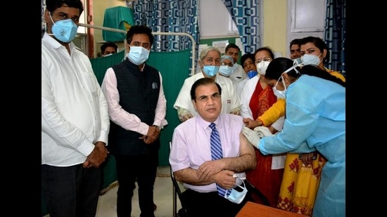 Former medical superintendent of PGIMS, Rohtak, Dr Ashok Chauhan, getting a jab of the anti-Covid vaccine. (Manoj Dhaka/HT)