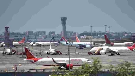 The domestic flight operations in the country were stopped from midnight March 24, 2020 in the wake of the coronavirus pandemic.(Satish Bate/HT Photo) The domestic flight operations in the country were stopped from midnight March 24, 2020 in the wake of the coronavirus pandemic.(Satish Bate/HT Photo)