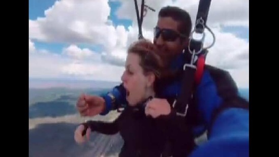 The image shows Ray proposing to Katie.(Instagram/@wingmanskydive)