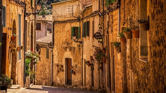 Valdes’s comments come amid optimism in the European tourism industry sparked by the announcement last week of the U.K.’s plan to lift all coronavirus related restrictions by June 21. (Unsplash) Valdes’s comments come amid optimism in the European tourism industry sparked by the announcement last week of the U.K.’s plan to lift all coronavirus related restrictions by June 21. (Unsplash)