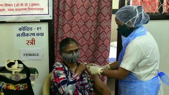 A BMC medical staffer administering a Covid-19 vaccine to a beneficiary at JJ Hospital in Mumbai, India, on Monday, March 1, 2021.(Anshuman Poyrekar/HT Photo)