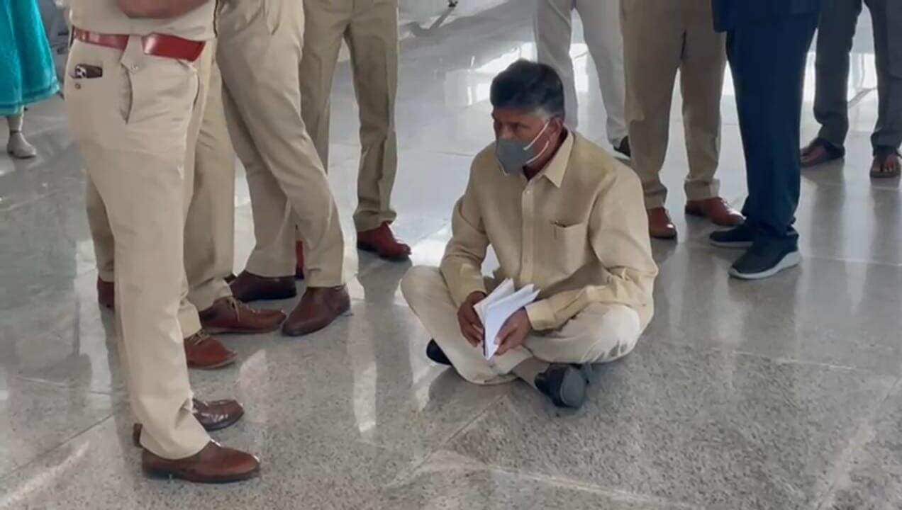 Chandrababu Naidu seen sitting on the airport floor in protest. (HT Photo)