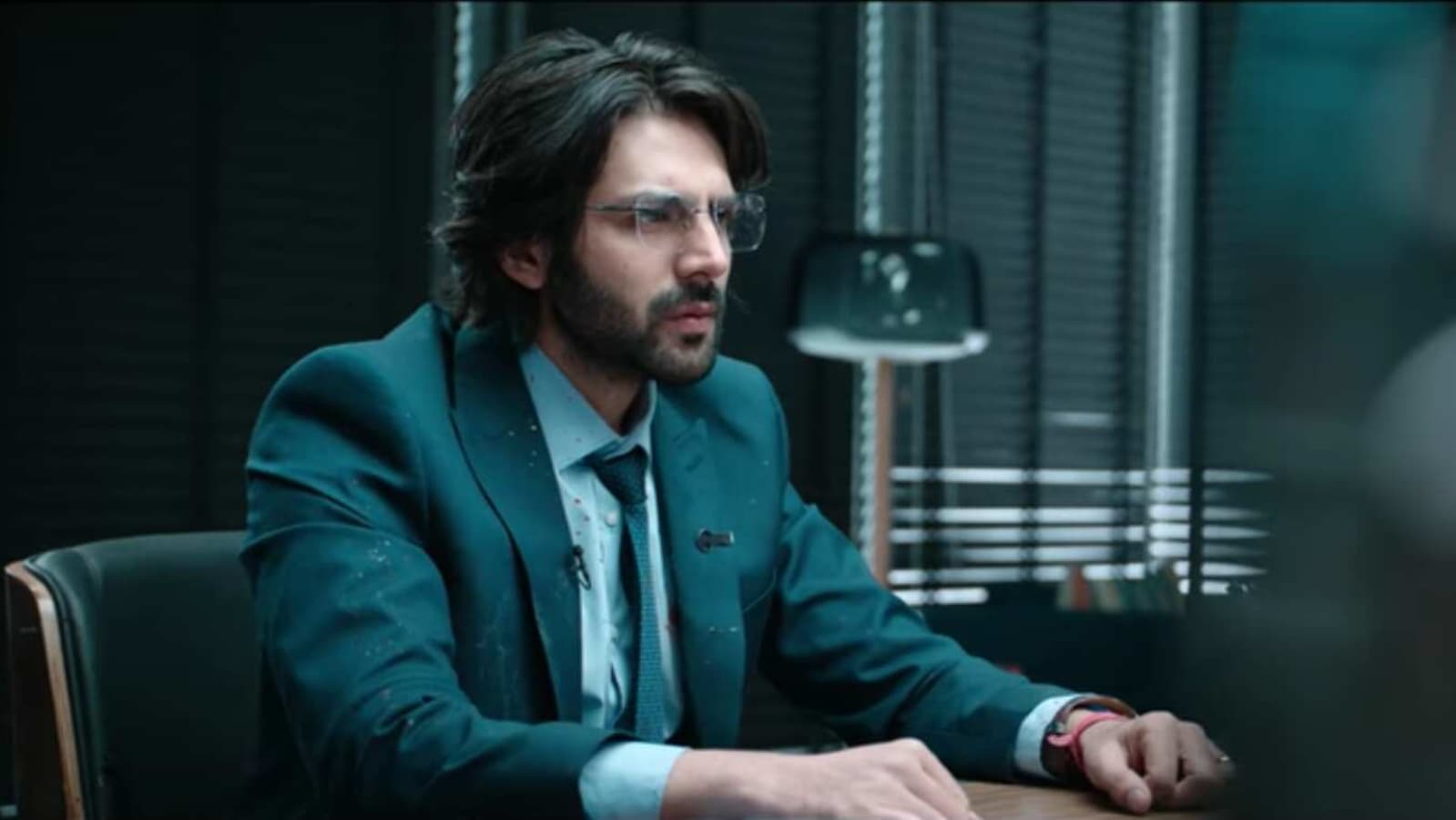 Dhamaka teaser: Kartik Aaryan is a nervous news anchor reporting on terror attack. Watch | Bollywood - Hindustan Times