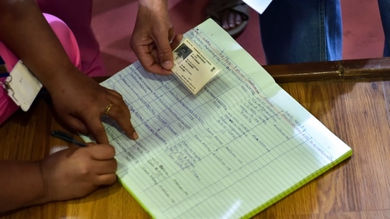 A man registers for Covid-19 vaccine at a private hospital in Bengaluru on March 1. Over 5 million people signed up and close to 150,000 people from the general public received coronavirus vaccines on March 1, HT reported.(Shailendra Bhojak / PTI)
