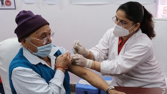 A health worker administers the Covishield vaccine, developed by AstraZeneca Plc. and the University of Oxford and manufactured by Serum Institute of India Ltd., to a senior citizens at Rajiv Gandhi Super Speciality Hospital in New Delhi.(Bloomberg) A health worker administers the Covishield vaccine, developed by AstraZeneca Plc. and the University of Oxford and manufactured by Serum Institute of India Ltd., to a senior citizens at Rajiv Gandhi Super Speciality Hospital in New Delhi.(Bloomberg)