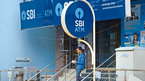 SBI employees in their effort to support the nation in the unprecedented times had contributed <span class='webrupee'>₹</span>107 crores to the PM CARES Fund.(MINT_PRINT) SBI employees in their effort to support the nation in the unprecedented times had contributed <span class='webrupee'>₹</span>107 crores to the PM CARES Fund.(MINT_PRINT)