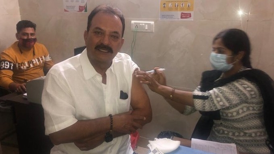 Madan Lal gets first dose of COVID-19 vaccine(Madan Lal / Twitter)