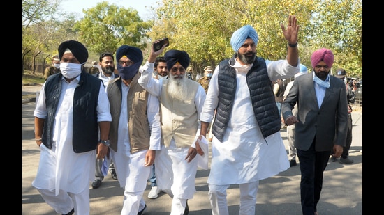 Senior Akali Dal leader Bikram Singh Majithia along with the other SAD leaders entering the Punjab Vidhan Sabha building to attend the second day of the Budget session in Chandigarh on Tuesday. (Ravi kumar/ht) Senior Akali Dal leader Bikram Singh Majithia along with the other SAD leaders entering the Punjab Vidhan Sabha building to attend the second day of the Budget session in Chandigarh on Tuesday. (Ravi kumar/ht)
