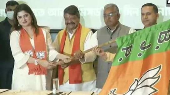 Bengali actor Srabanti Chatterjee joined the BJP on Monday(ANI Twitter) Bengali actor Srabanti Chatterjee joined the BJP on Monday(ANI Twitter)