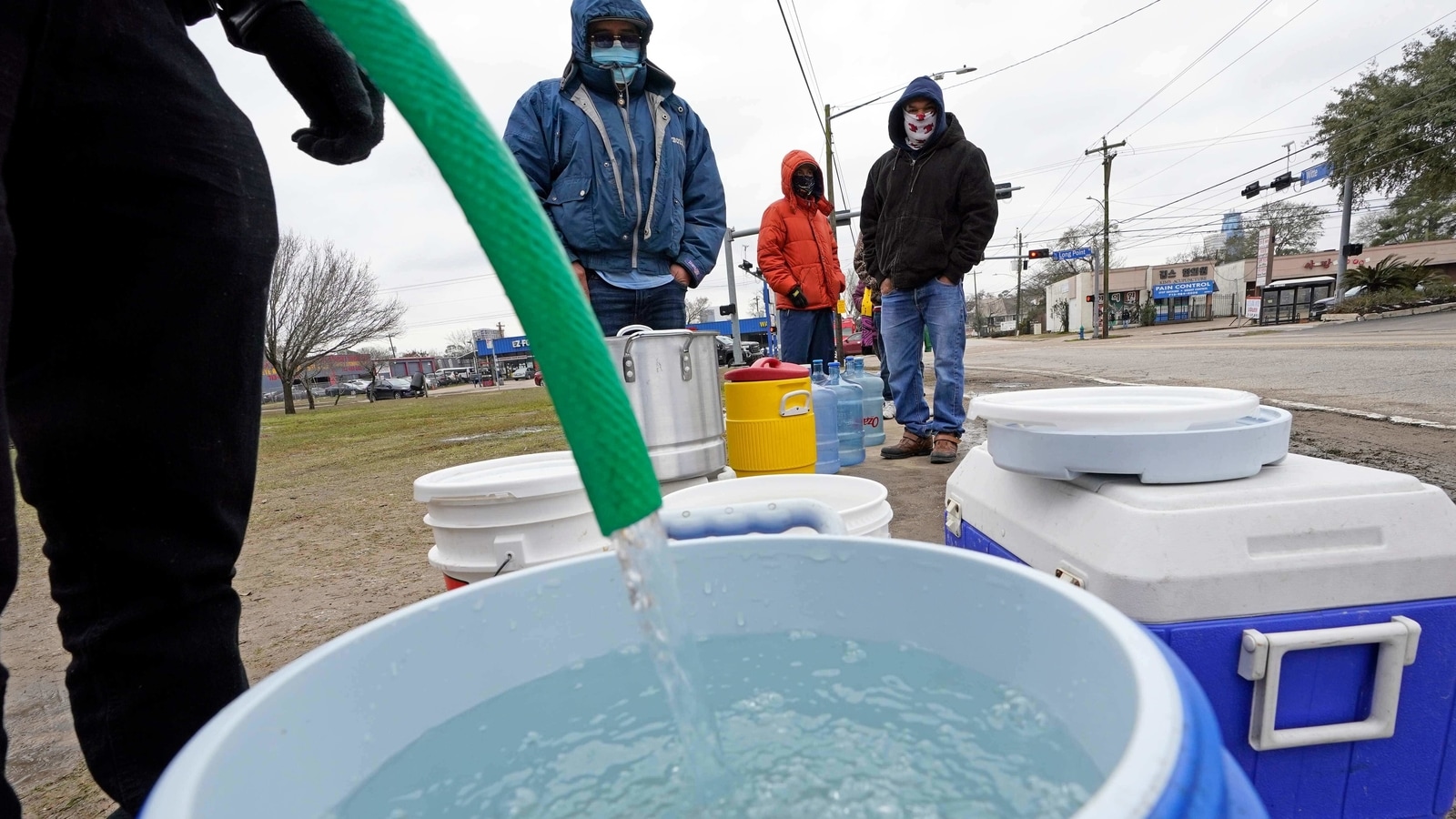 Water crisis continues in Mississippi after over two weeks since storms