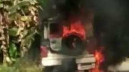 A police patrol vehicle set on fire by protesters in Bihar's Saran district on Wednesday.(Sourced photo) A police patrol vehicle set on fire by protesters in Bihar's Saran district on Wednesday.(Sourced photo)